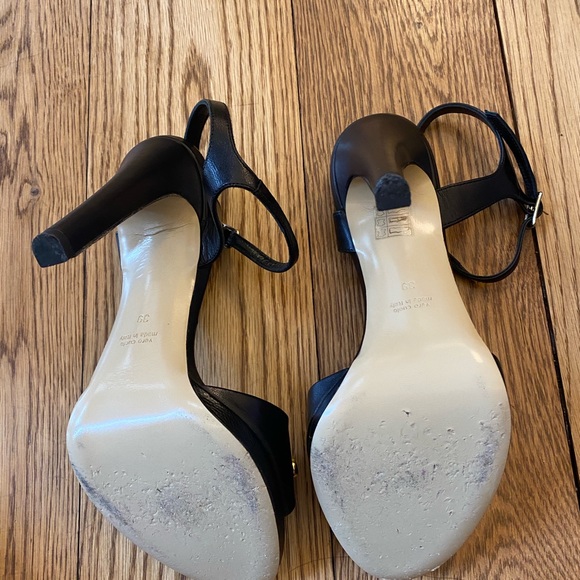 Woman’s black leather heeled sandals - Picture 4 of 6